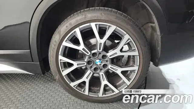 BMW X1 2022 — Şəkil 18/32