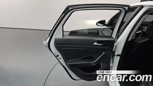 Volkswagen Jetta 2024 — Şəkil 20/33