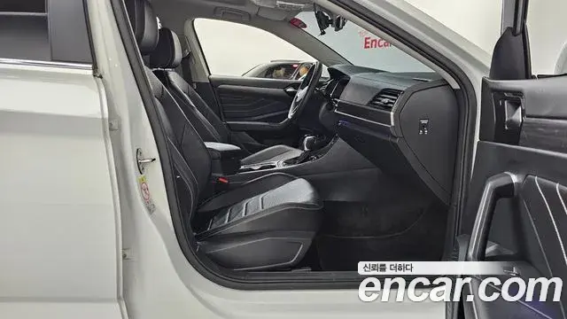 Volkswagen Jetta 2024 — Şəkil 28/33