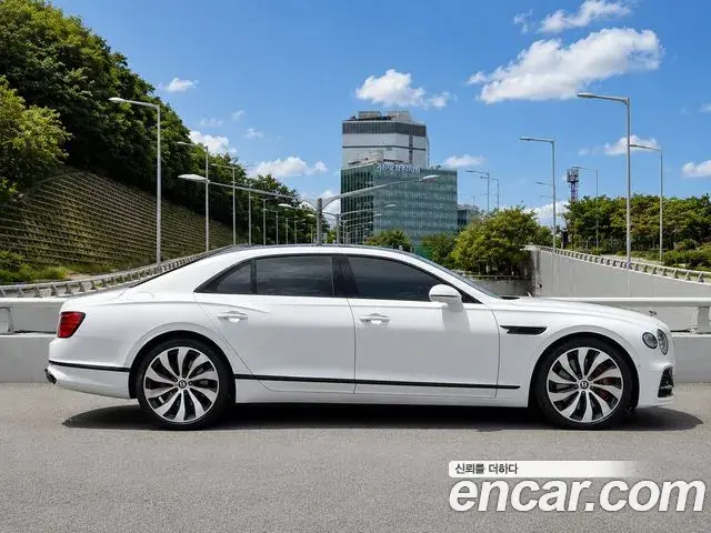 Bentley Flying Spur 2022 — Photo 3/20