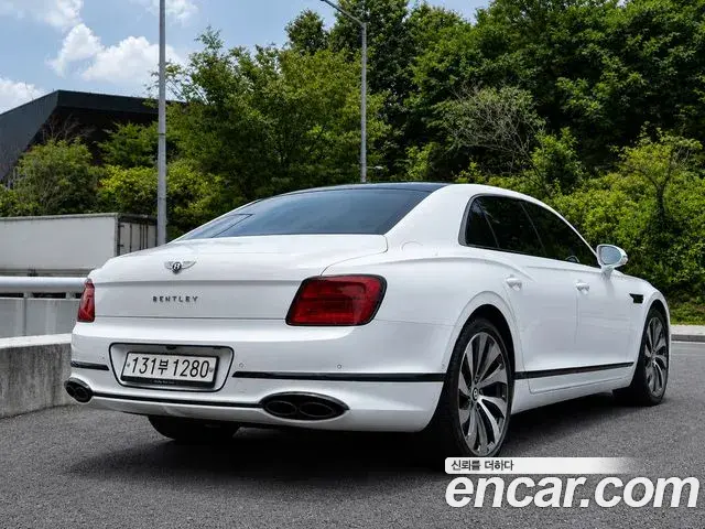 Bentley Flying Spur 2022 — Photo 7/20