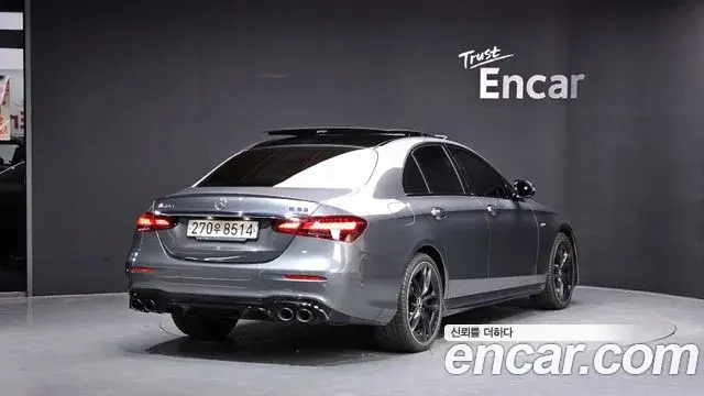 Mercedes-Benz E-Class 2022 — Photo 1/37