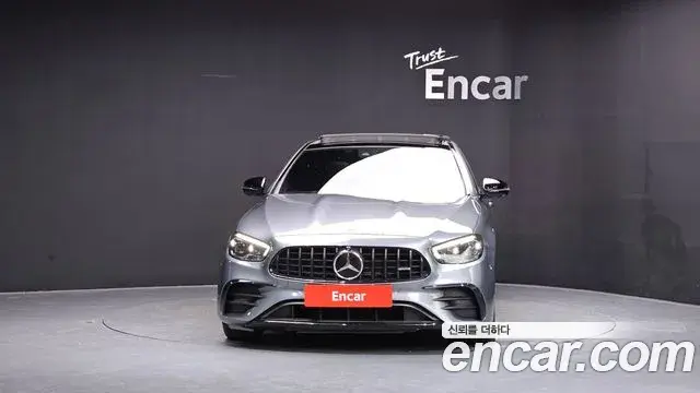 Mercedes-Benz E-Class 2022 — Photo 9/37