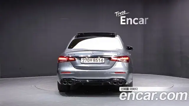 Mercedes-Benz E-Class 2022 — Photo 26/37