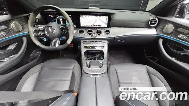 Mercedes-Benz E-Class 2022 — Photo 17/37