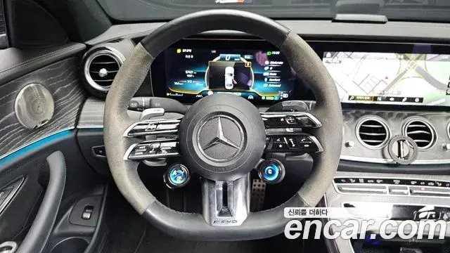 Mercedes-Benz E-Class 2022 — Photo 11/37
