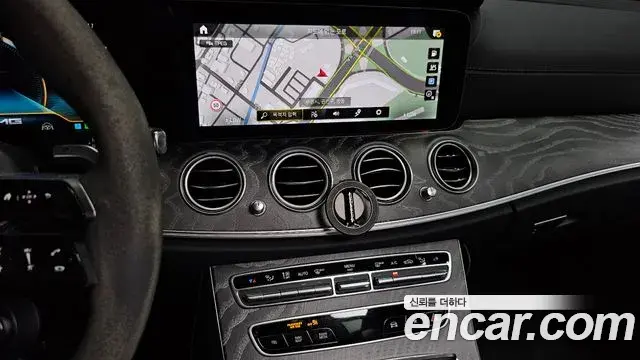 Mercedes-Benz E-Class 2022 — Photo 5/37