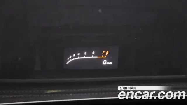 Mercedes-Benz E-Class 2022 — Photo 12/37