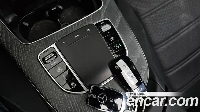 Mercedes-Benz E-Class 2022 — Photo 8/37