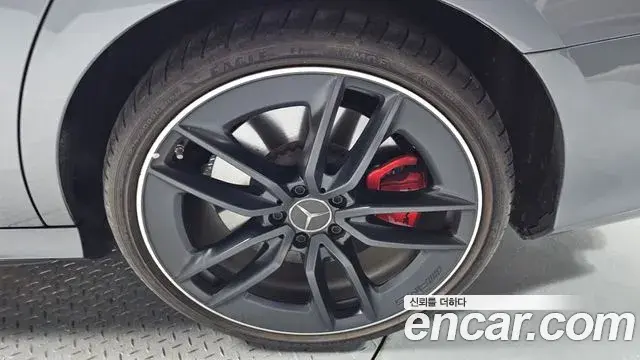 Mercedes-Benz E-Class 2022 — Photo 35/37