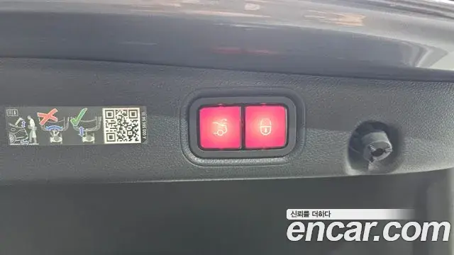 Mercedes-Benz E-Class 2022 — Photo 31/37