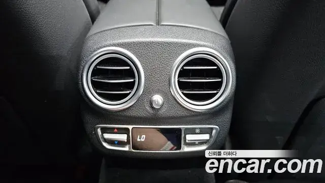 Mercedes-Benz E-Class 2022 — Photo 29/37