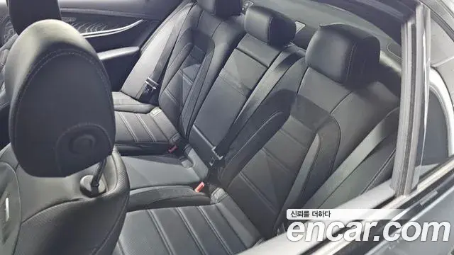 Mercedes-Benz E-Class 2022 — Photo 4/37