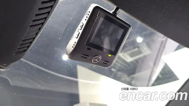 Mercedes-Benz E-Class 2022 — Photo 24/37