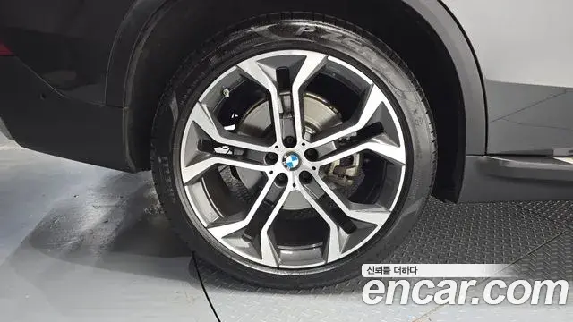 BMW X5 2022 — Şəkil 30/32