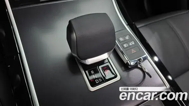 Land Rover Range Rover Velar 2025 — Photo 12/20