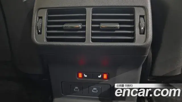 Land Rover Range Rover Velar 2025 — Photo 1/20