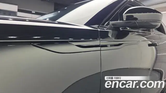 Land Rover Range Rover Velar 2025 — Photo 14/20