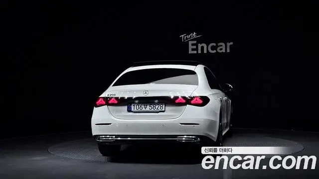 Mercedes-Benz E-Class 2025 — Фото 4/20