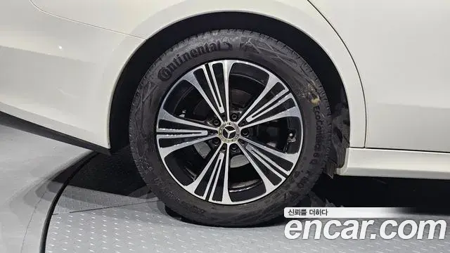 Mercedes-Benz E-Class 2025 — Фото 5/20