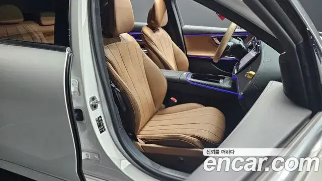 Mercedes-Benz E-Class 2025 — Фото 12/20