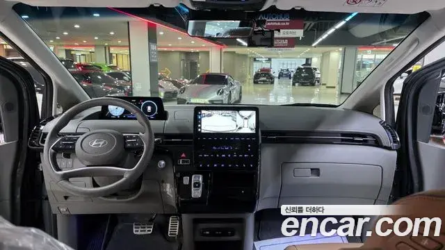 Hyundai Staria 2024 — Photo 9/20