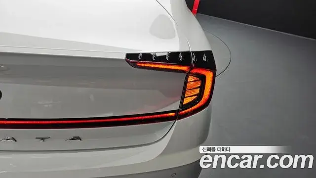 Hyundai Sonata Hybrid 2021 — Şəkil 21/36
