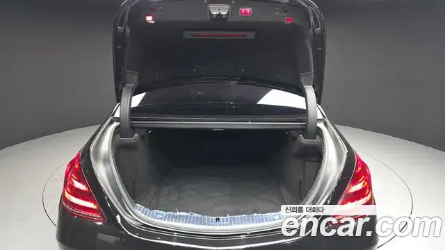 Mercedes-Benz S-Class 2019 — Photo 3/20
