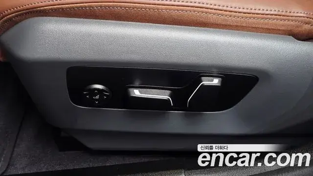 BMW 5 Series 2025 — Photo 21/34