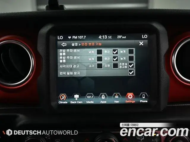 Jeep Wrangler 2020 — ფოტო 7/20