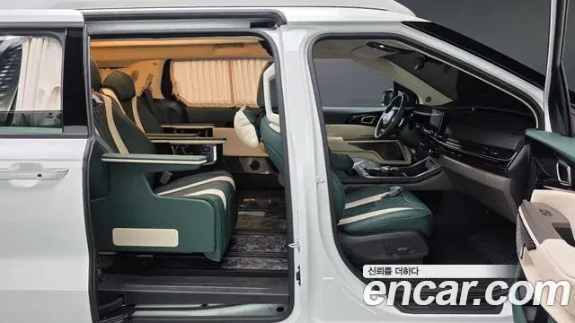 Kia Carnival 2024 — Şəkil 27/36