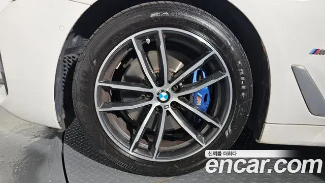 BMW 5 Series 2021 — Photo 26/34