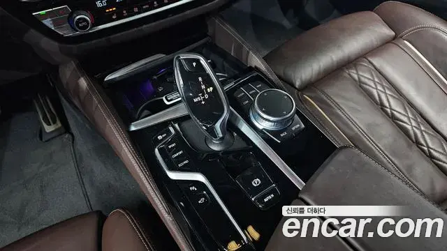 BMW 5 Series 2021 — Photo 9/34