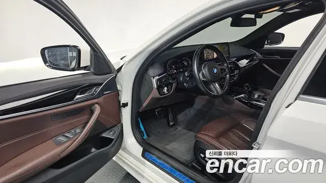 BMW 5 Series 2021 — Photo 15/34