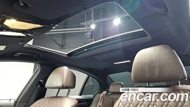 BMW 5 Series 2021 — Photo 10/34