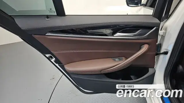 BMW 5 Series 2021 — Photo 6/34