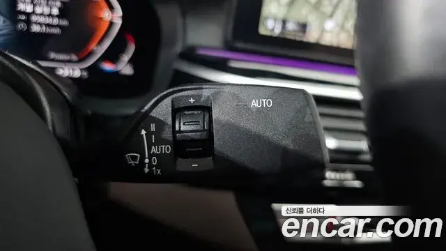BMW 5 Series 2021 — Photo 22/34