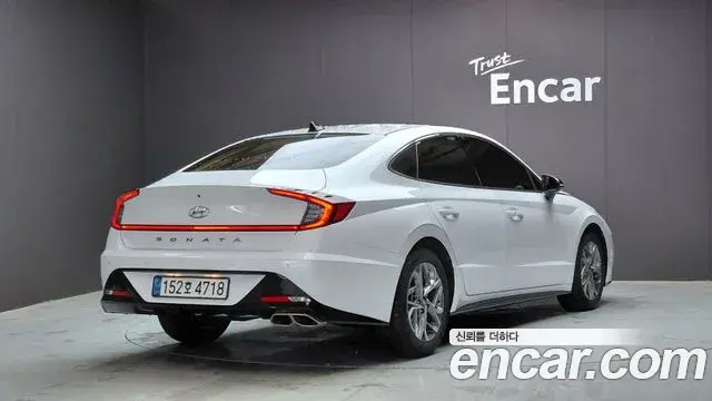 Hyundai Sonata Hybrid 2022 — ფოტო 7/28