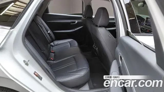 Hyundai Sonata Hybrid 2022 — ფოტო 16/28