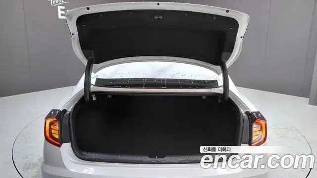 Hyundai Sonata Hybrid 2022 — ფოტო 26/28