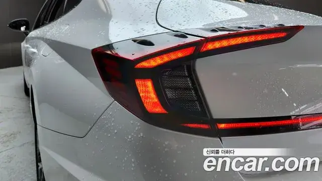 Hyundai Sonata Hybrid 2022 — ფოტო 25/28