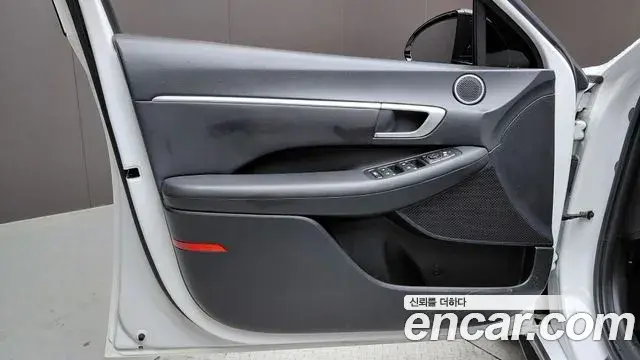 Hyundai Sonata Hybrid 2022 — ფოტო 23/28
