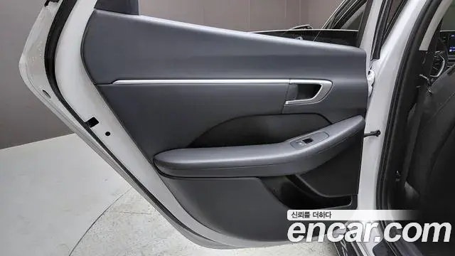 Hyundai Sonata Hybrid 2022 — ფოტო 27/28