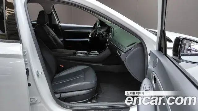 Hyundai Sonata Hybrid 2022 — ფოტო 8/28