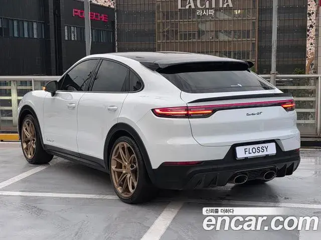 Porsche Cayenne 2022 — Photo 9/20