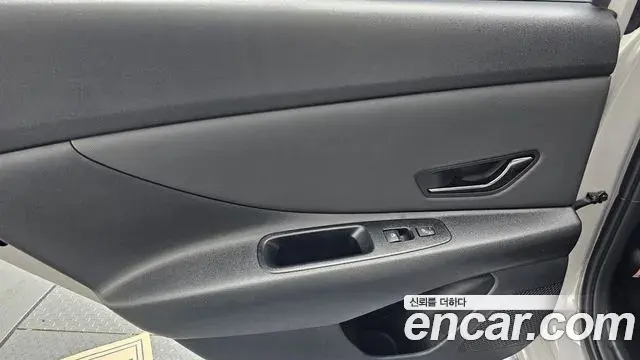 Hyundai The New Avante Hybrid 2022 — ფოტო 9/34