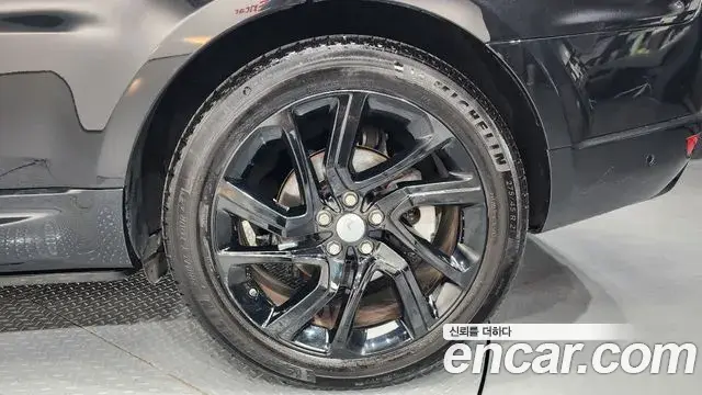 Land Rover Range Rover Sport 2019 — Photo 28/39