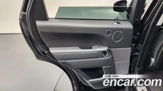 Land Rover Range Rover Sport 2019 — Photo 3/39