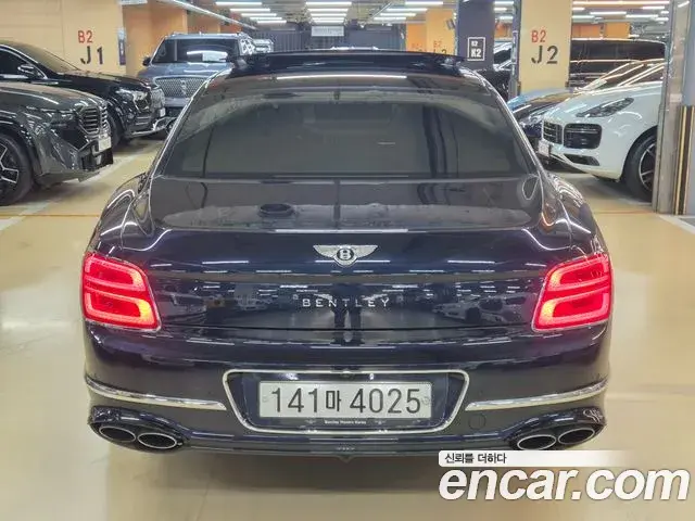 Bentley Flying Spur 2023 — Şəkil 8/20