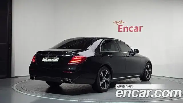 Mercedes-Benz E-Class 2019 — Фото 2/20